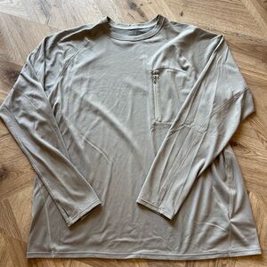 Patagonia Men's Long Sleeve Shirt in Grey